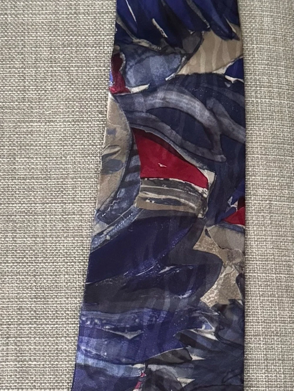 Vintage Caco Men’s necktie made in the USA Abstract red, blue, gray/cream